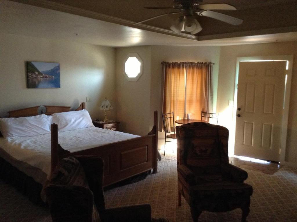 Heidi Motel - Helen Room photo